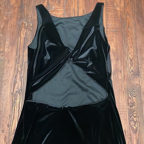 NWT Love by Theia Black Velvet Open Back Dress - Picture 5 of 6